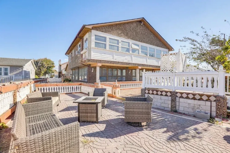 4 Bedrooms Cottage with balcony