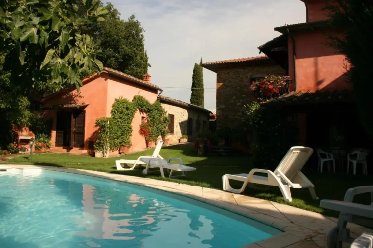 5 Bedrooms Cottage