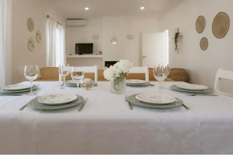 3 Bedrooms Apartment