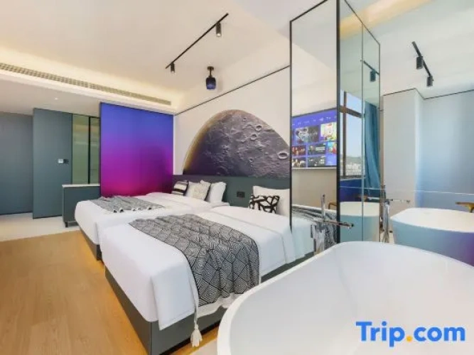 Luxury Family room with city view