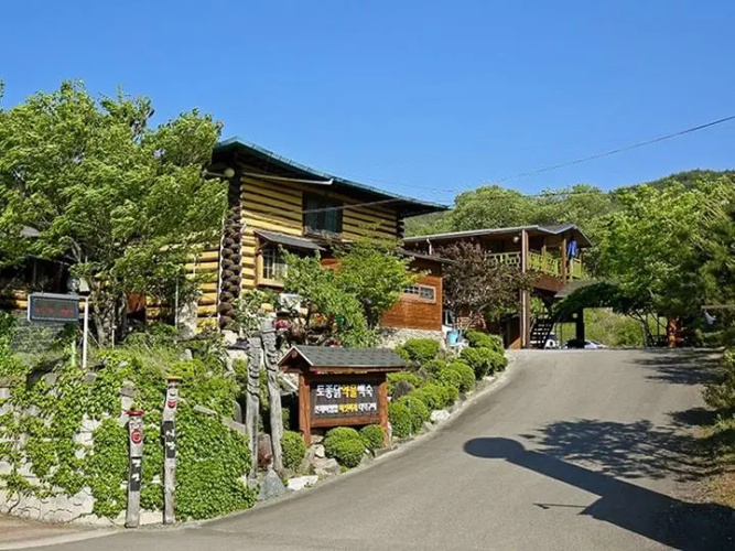 Hwangto Bangalo Pension