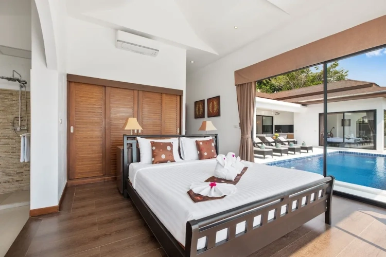 4 Bedrooms Villa