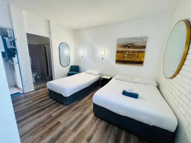 Standard Triple room