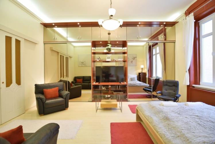 3 Bedrooms Apartment