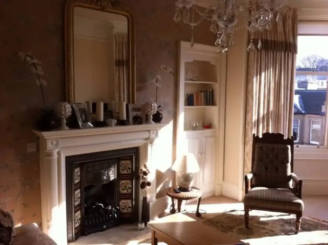 Central 2 Bedroom Flat With Castle View Sleeps 4