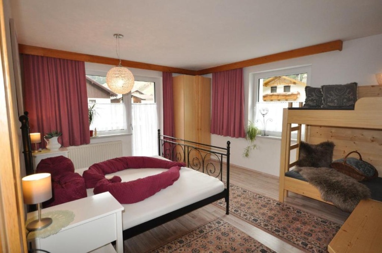4 Bedrooms Apartment with balcony