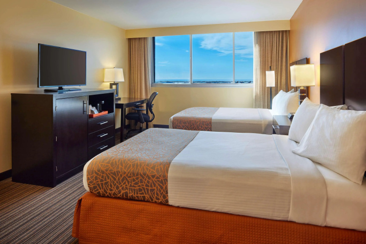 Best Western The Plaza Hotel Honolulu Airport - Free Breakfast