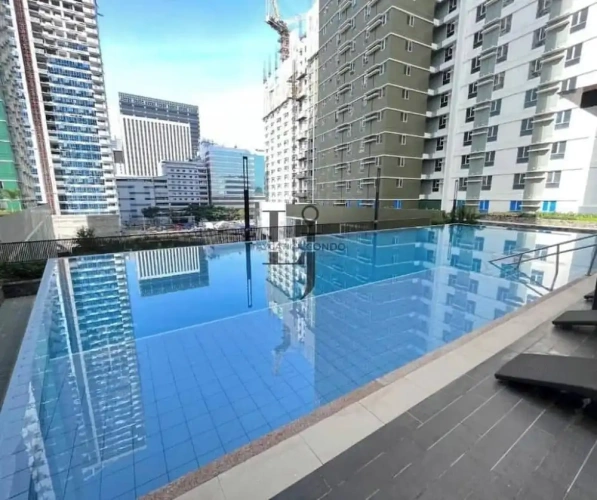 1 Bedroom Apartment with city view