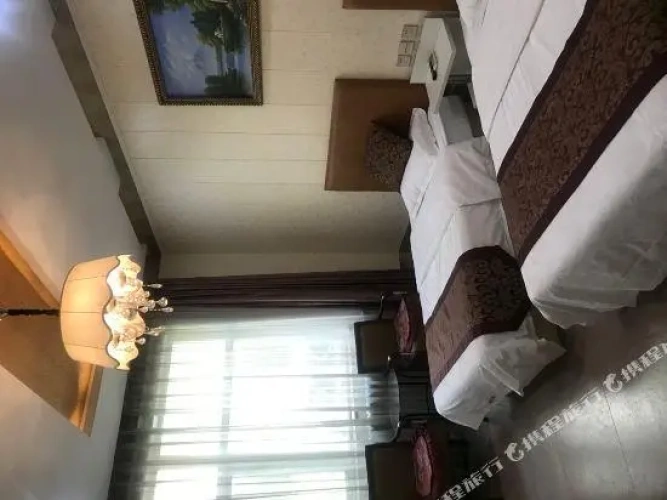 Business Quadruple Suite