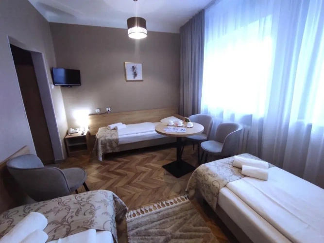 Standard Triple room
