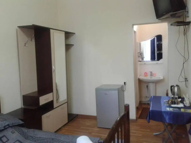 Gis Guest House