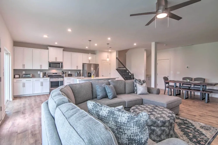 3 Bedrooms Apartment