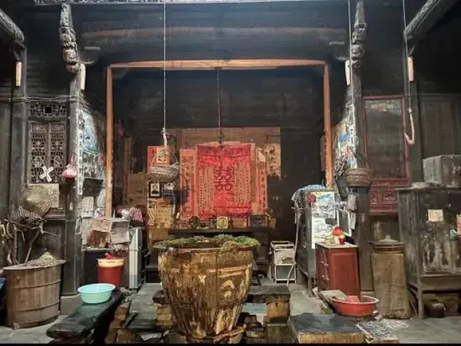 Longwei Hotel