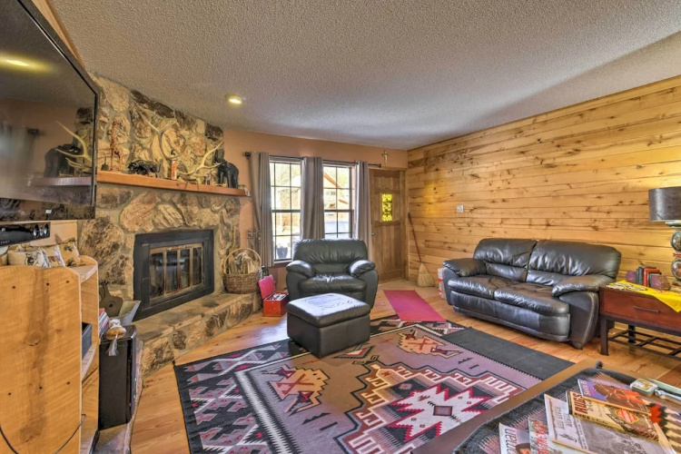Downtown Red River Retreat w/ Mtn Views + Yard