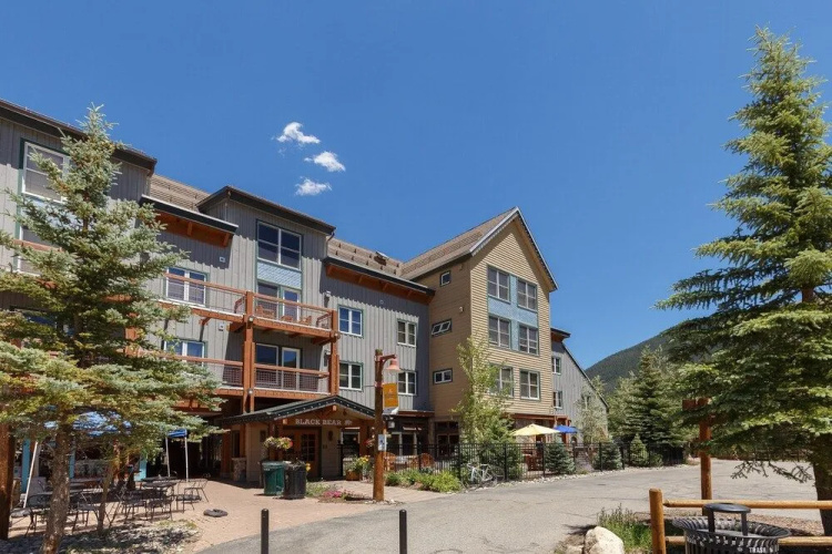 Arapahoe Lodge