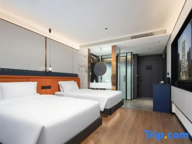 Standard Twin room with view