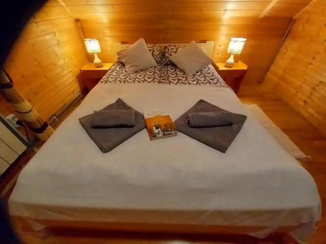 2 Bedrooms Chalet