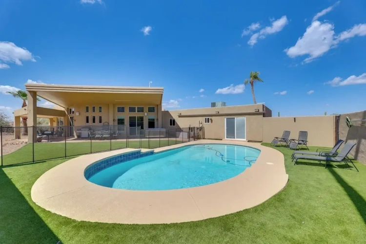 5 Bedrooms Cottage