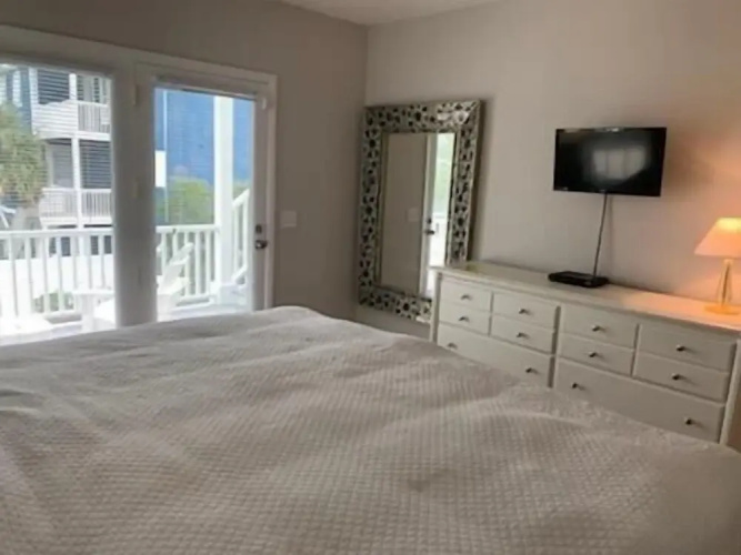 Absolute Bliss Private 4 Bedroom Home by RedAwning