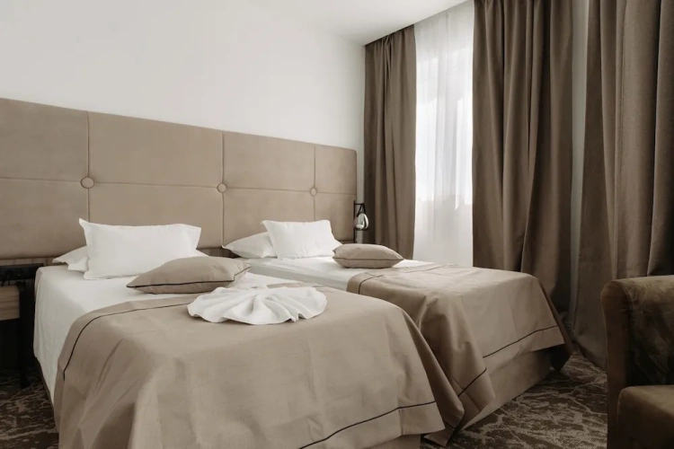 Superior Twin room with balcony and with partial sea view