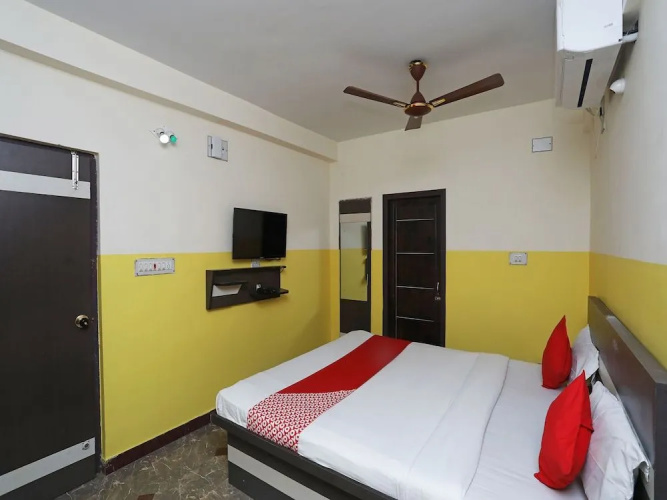 OYO 26152 Hotel Aarush