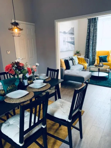 Stylish, Spacious & Luxurious Home - Parking