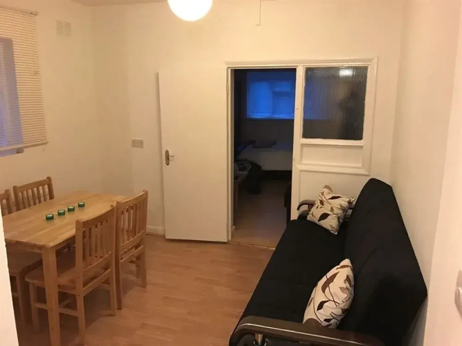 Seymour Apartment