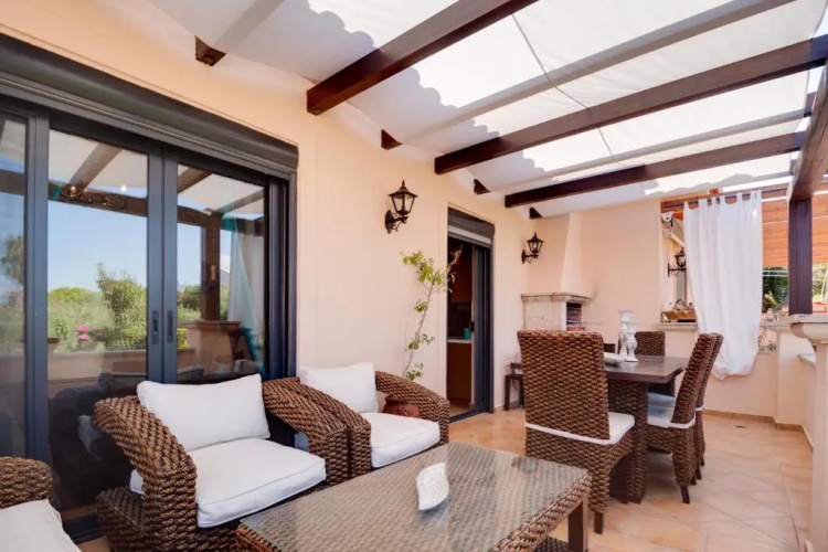 Luxury 2br apartment 50m from beach