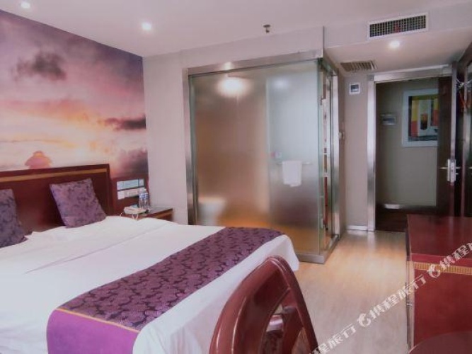 Business Quadruple Suite