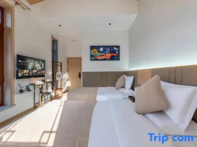 Standard Twin room with courtyard view