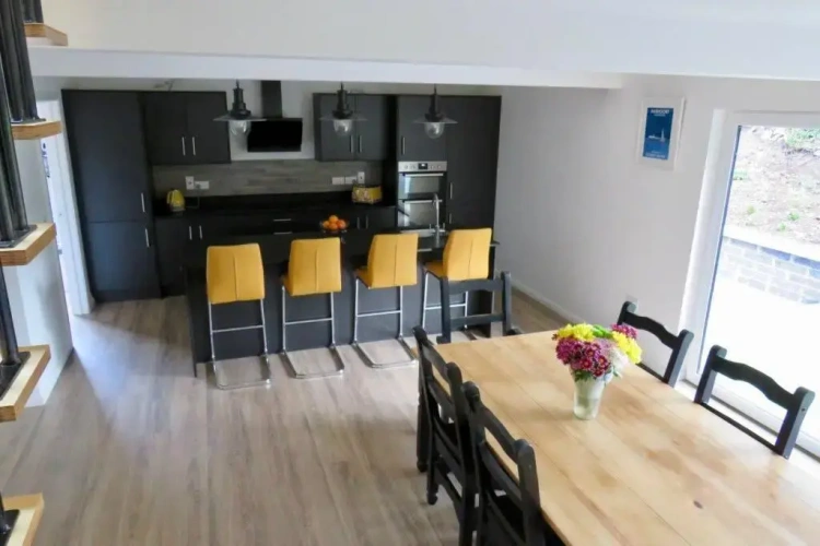 3 Bedrooms Cottage