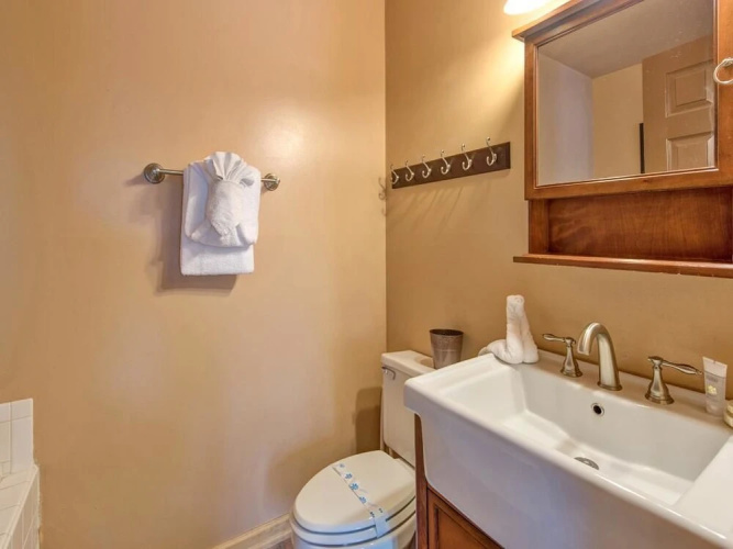 Bear Ridge 3 Bedroom Home with Hot Tub
