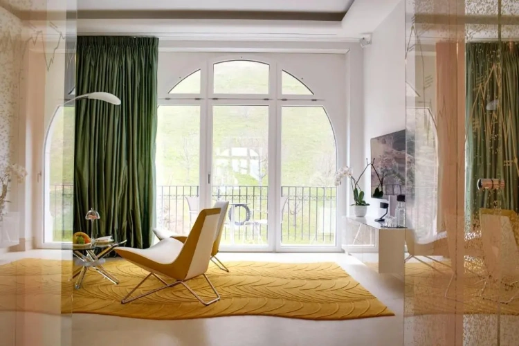 Suite with mountain view