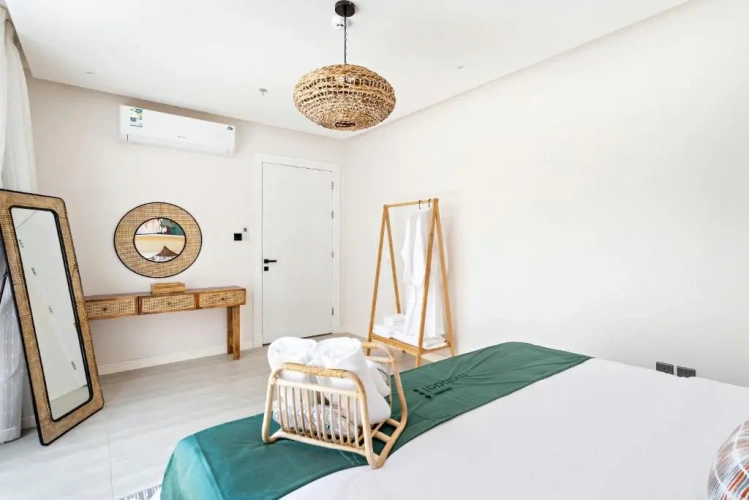 2 Bedrooms Apartment