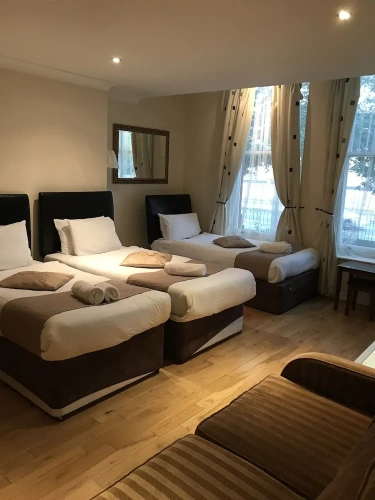 Standard Triple room