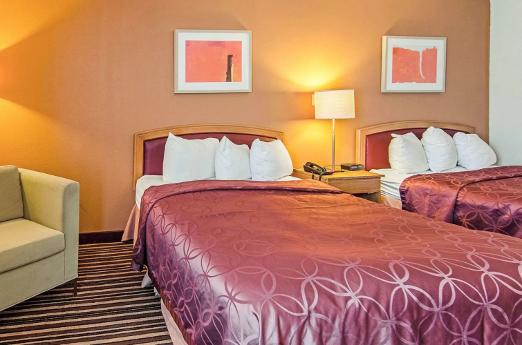 Econo Lodge Inn & Suites Norton - Wise South