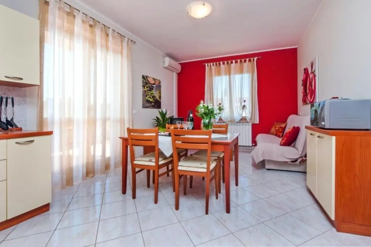 2 Bedrooms Apartment