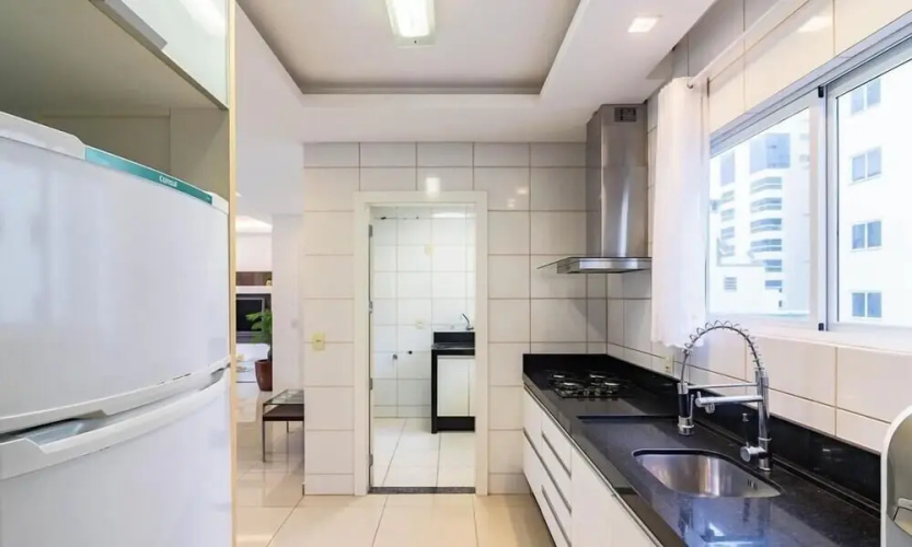 Apt w/ 3BR & BBQ 350m From the Beach Lam0601