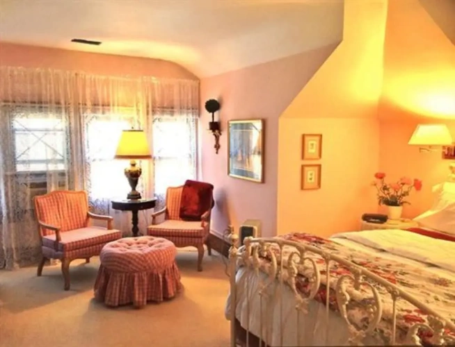 2 Bedrooms Business Suite