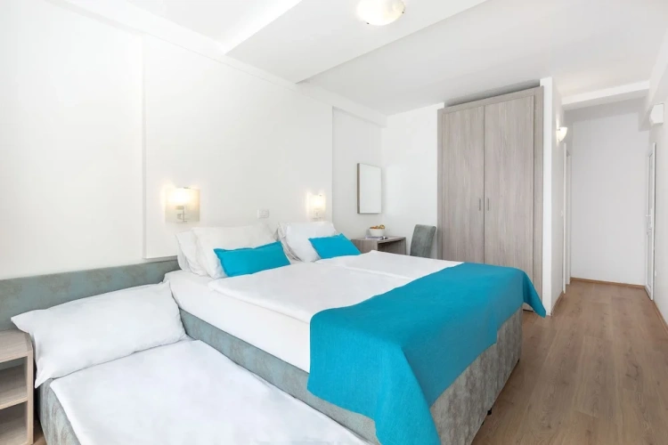 Standard Twin room with balcony