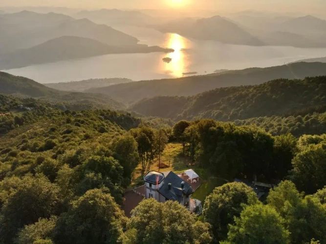Standard Double room with lake view
