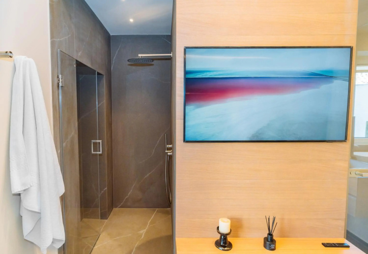 ETNEA Suite 270