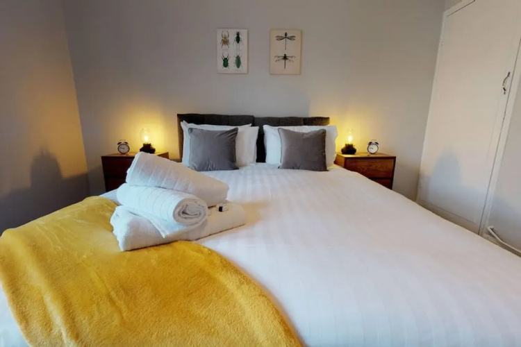 Stayzo 2BR House Accommodation in Peterborough