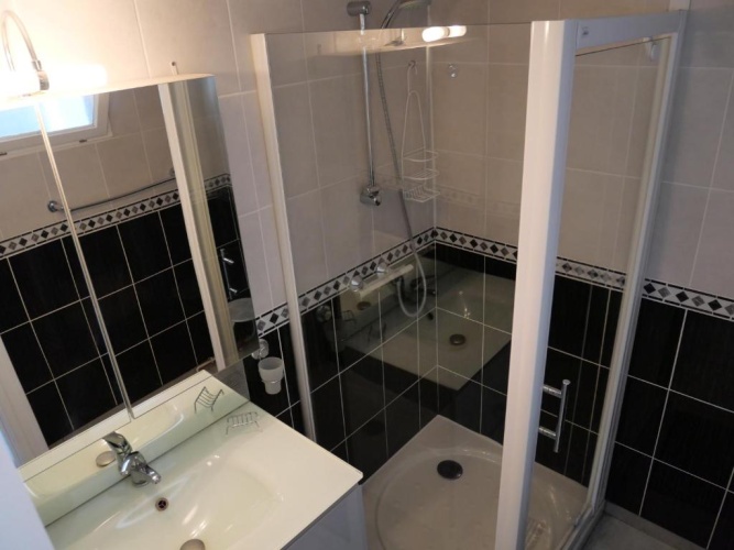 2 Bedrooms Cottage