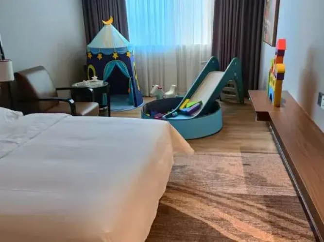 Golden LEAF Hotel