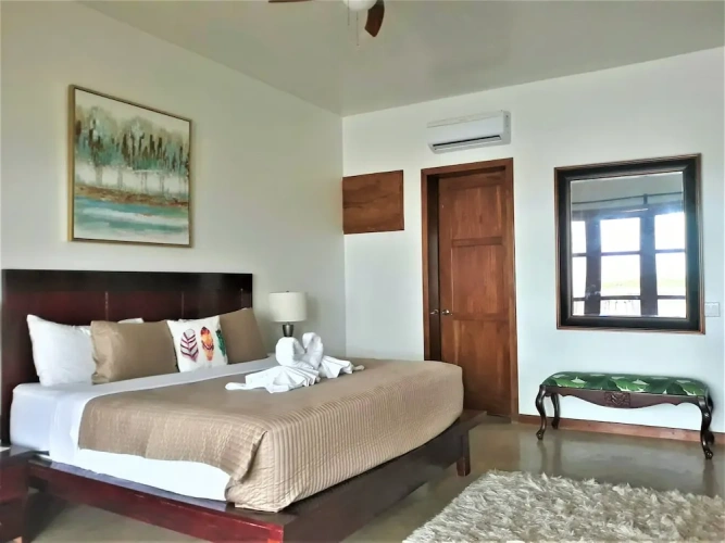 3 Bedrooms Standard Penthouse room with lake view