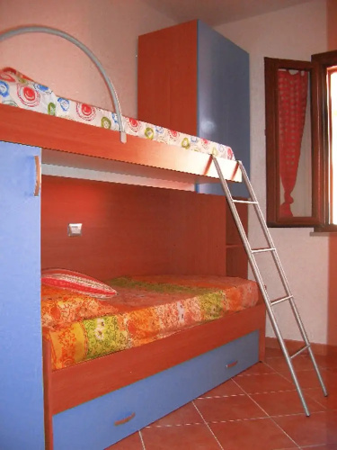 2 Bed Flat - Sleeps 4 - Garden - Parking - Wifi