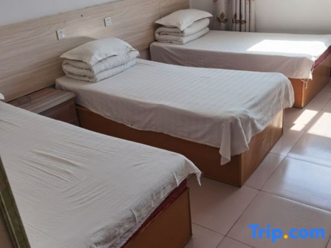Standard Triple room with lake view