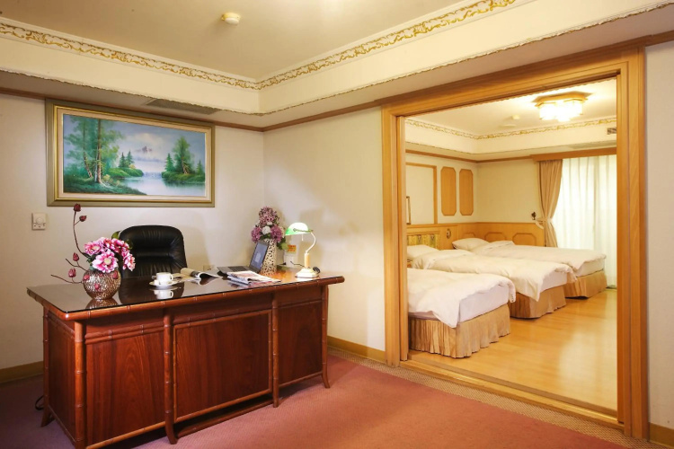 Kingdom Hotel