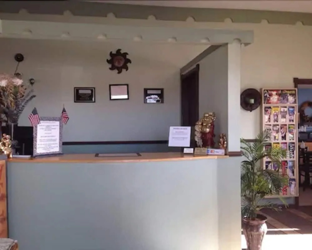 Royal Inn & Suites